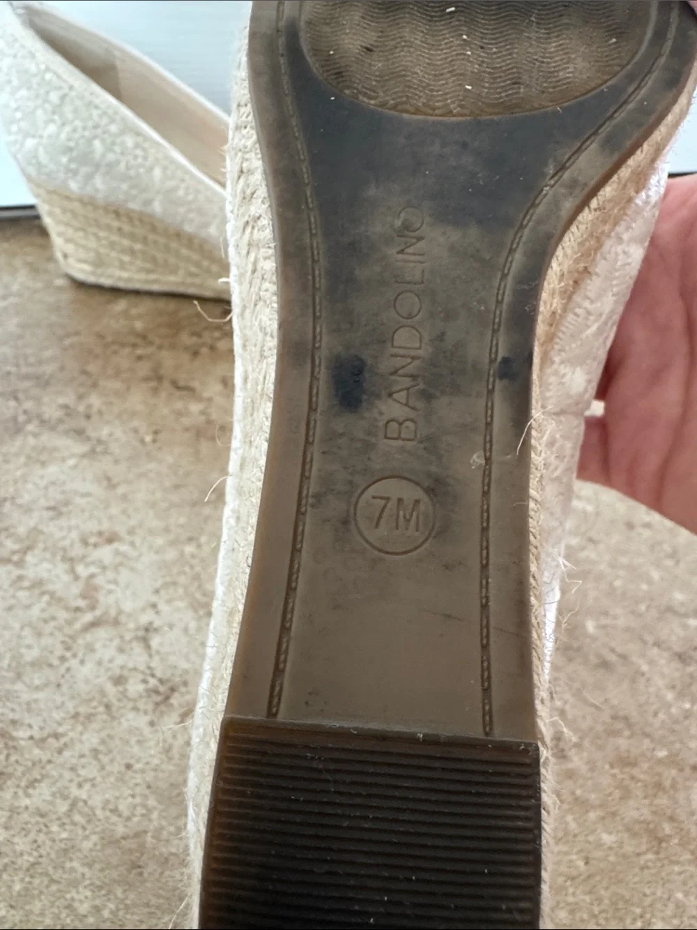 Women’s Bandolino Cream Lace Peep-Toe Wedge Heels size 7M